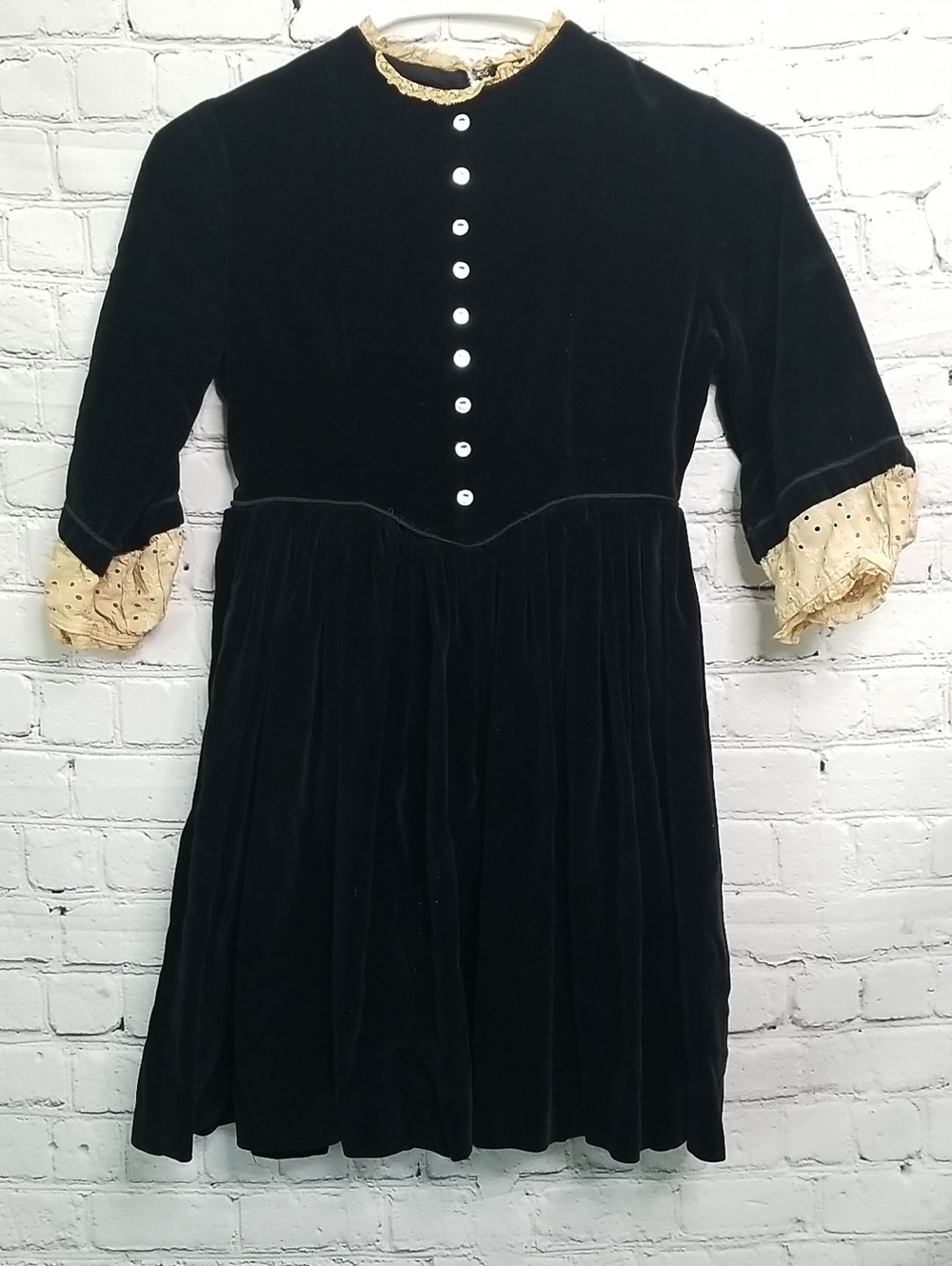 Best & Co girls size 8 Vintage Black Velvet Dress with lace Trim GOOD COND